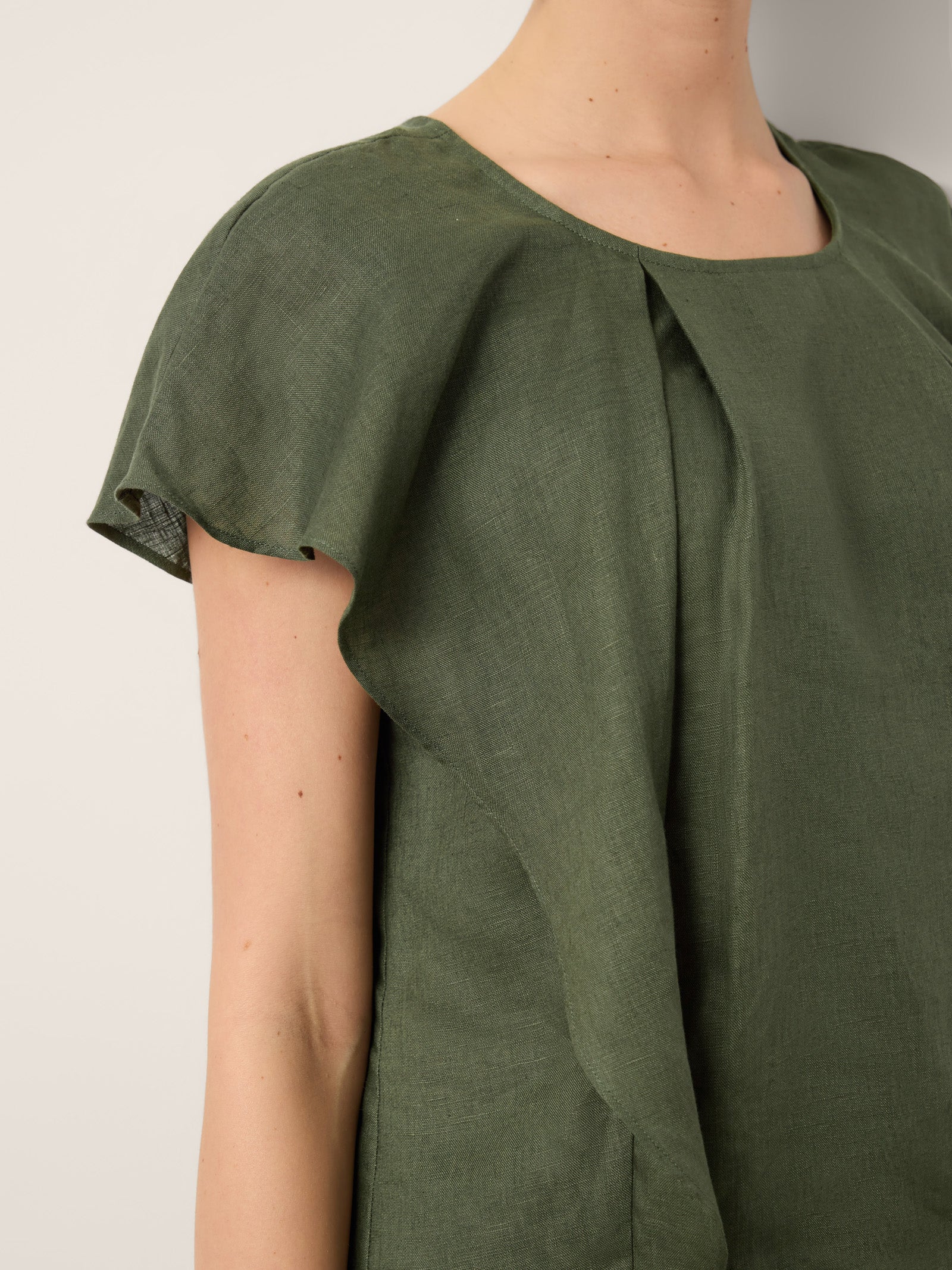 100% Linen Flutter Sleeve Sculpted Pleat Top DRUSILLA