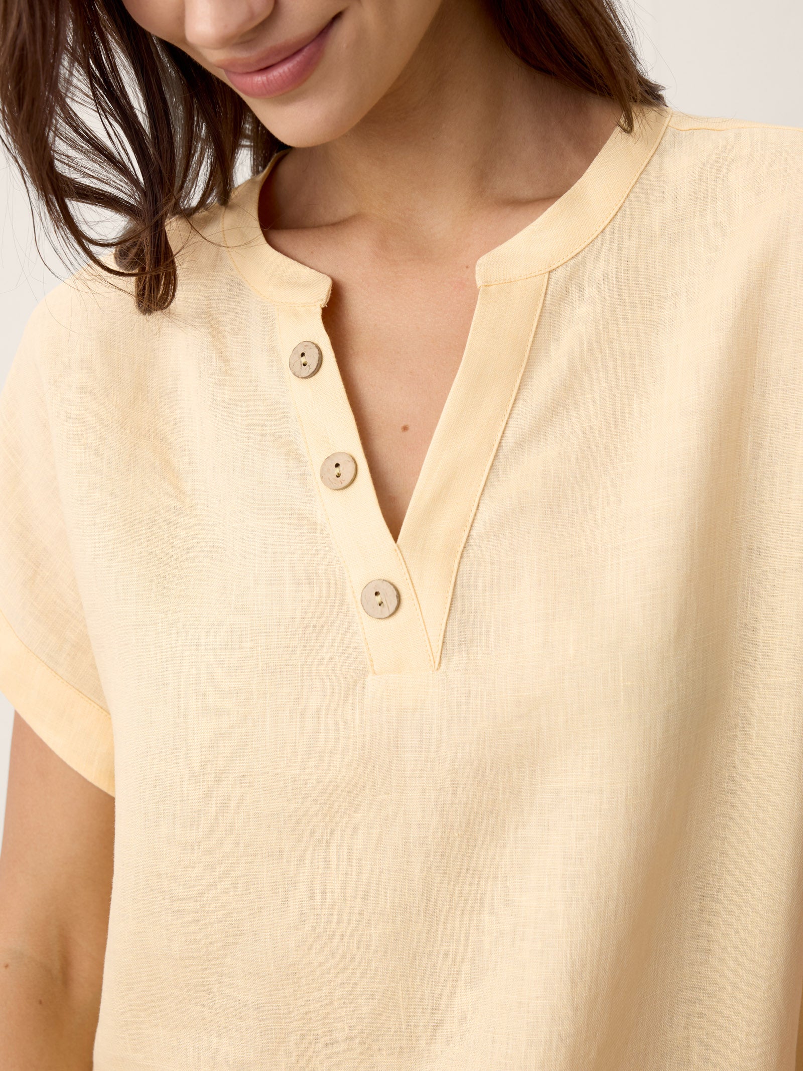 100% Linen Stand-Collar Curved-Hem Top CRESSA