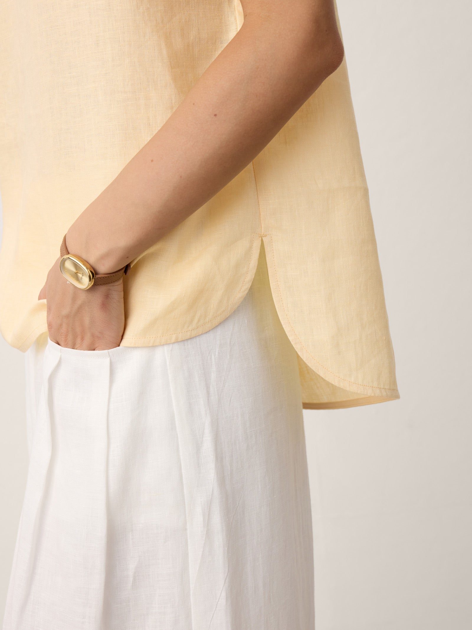100% Linen Stand-Collar Curved-Hem Top CRESSA
