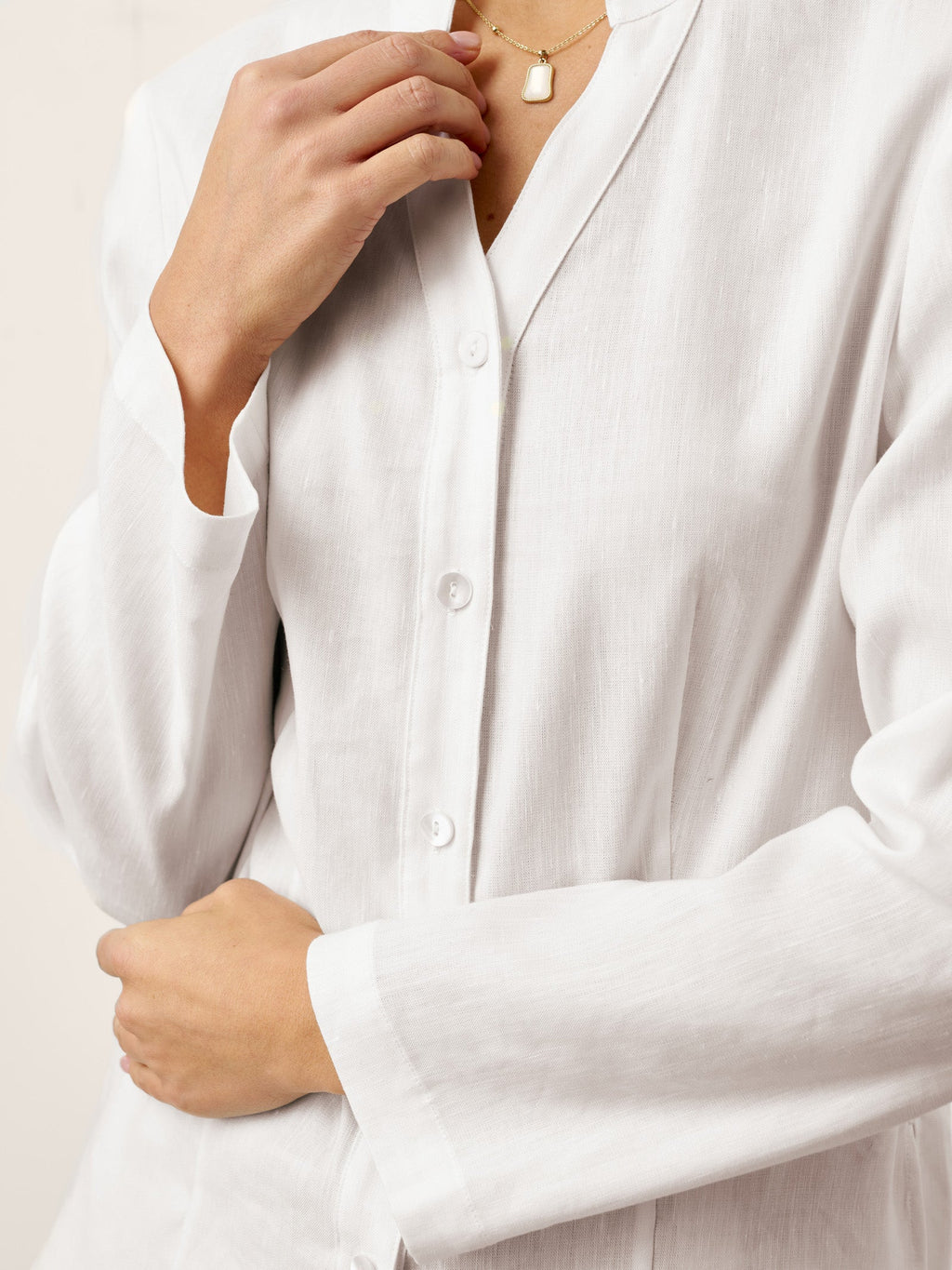 Linen-Lyocell Mandarin Collar Fitted Seam Shirt THORA