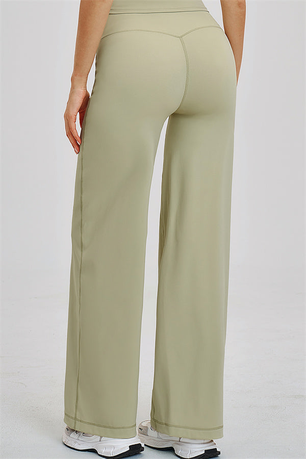 The Dynamic T-shirt Straight Leg Pants 2-Piece Set